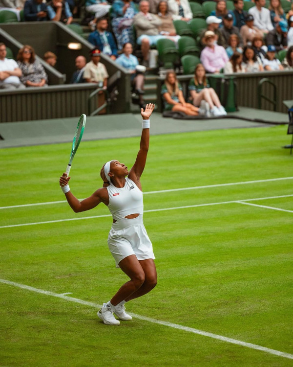 巴黎奧運|肚腩大叔突跳落比賽泳池!全場拍手獲封英雄