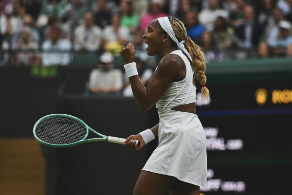 巴黎奧運|肚腩大叔突跳落比賽泳池!全場拍手獲封英雄