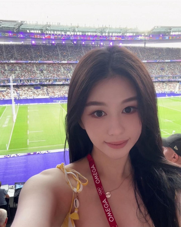 2024巴黎奧運｜邱淑貞與囡囡沈月飛法國睇奧運 56歲keep住仙氣！狂吸逾4萬like 