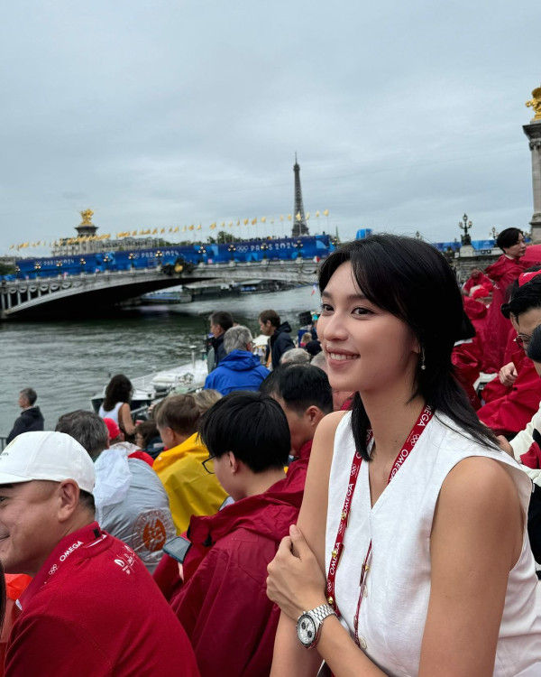 2024巴黎奧運｜邱淑貞與囡囡沈月飛法國睇奧運 56歲keep住仙氣！狂吸逾4萬like 