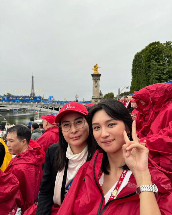 2024巴黎奧運｜邱淑貞與囡囡沈月飛法國睇奧運 56歲keep住仙氣！狂吸逾4萬like 