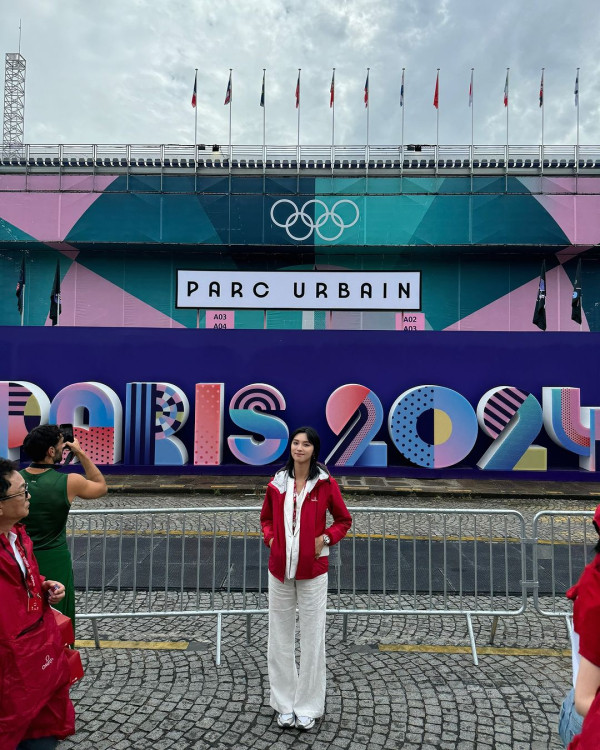 2024巴黎奧運｜邱淑貞與囡囡沈月飛法國睇奧運 56歲keep住仙氣！狂吸逾4萬like 