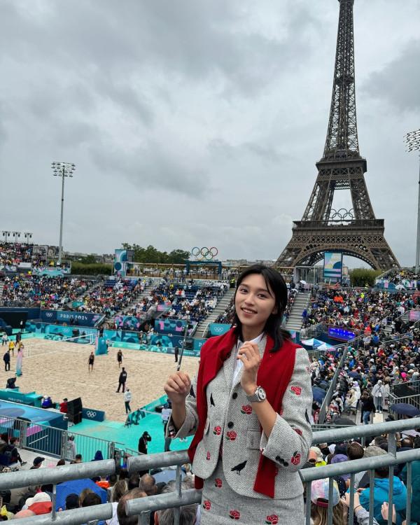 2024巴黎奧運｜邱淑貞與囡囡沈月飛法國睇奧運 56歲keep住仙氣！狂吸逾4萬like 