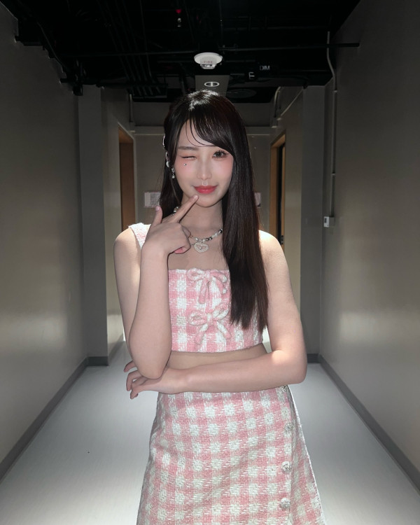 聲夢小花放棄美國升學照去旅行 狂甫當地打卡照曬香肩小蠻腰