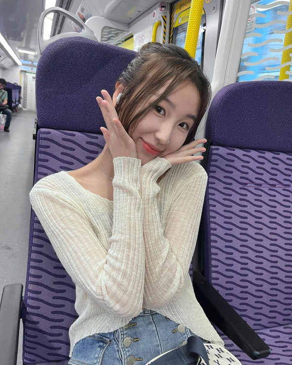 聲夢小花放棄美國升學照去旅行 狂甫當地打卡照曬香肩小蠻腰