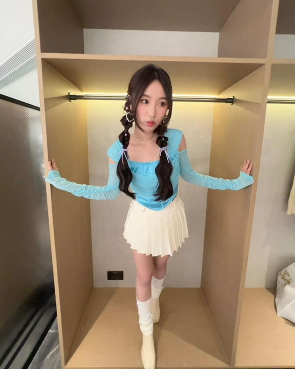 聲夢小花放棄美國升學照去旅行 狂甫當地打卡照曬香肩小蠻腰