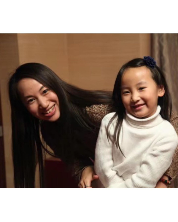 聲夢小花放棄美國升學照去旅行 狂甫當地打卡照曬香肩小蠻腰