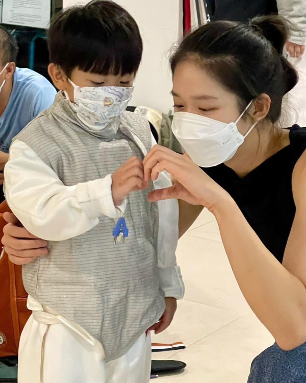 2024巴黎奧運｜無綫歌手被錯認為「劍后」江旻憓 爆媽媽狂收恭喜訊息：話多謝我栽培 