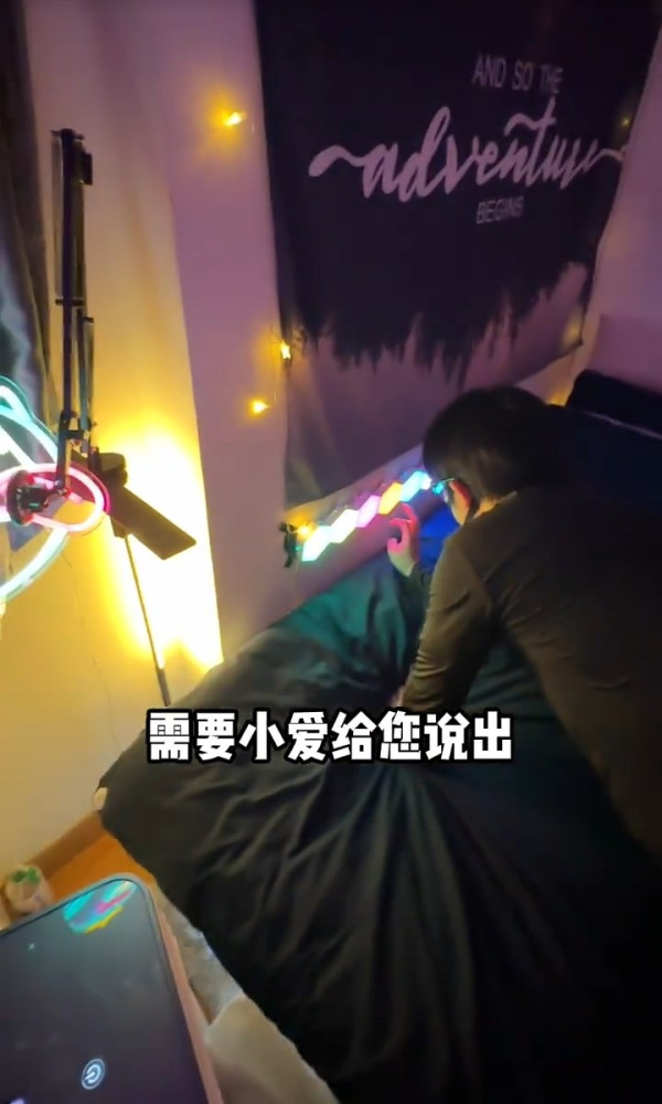 設計靈感來自電競遊戲中的Cyberpunk（數碼龐克）風格。（影片截圖）