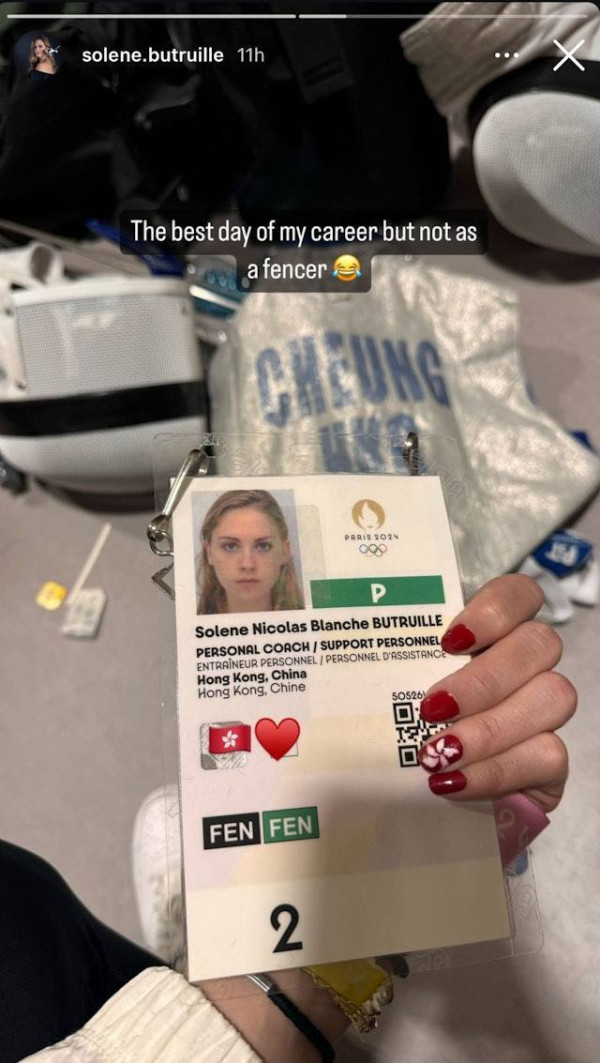 余文樂老婆王棠云被指搭飛機扮傻搶位 IG發文道歉 澄清顧囡心切並非有意 