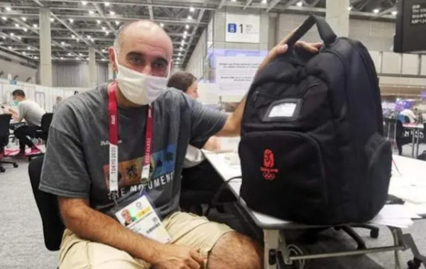 2024巴黎奧運|北京奧運背囊驚現巴黎街頭 外媒讚16年來完好無損 獲網友追捧「求同款」