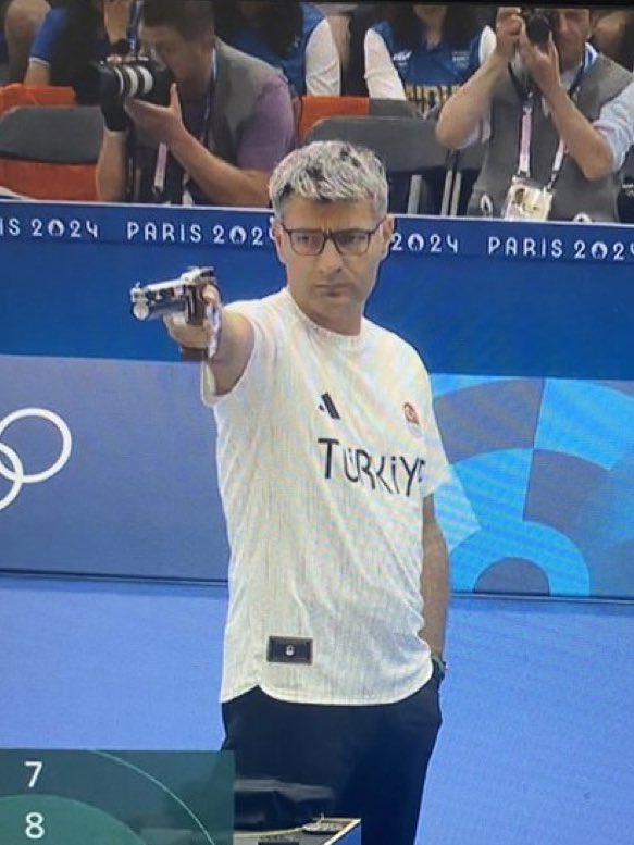 巴黎奧運丨土耳其射擊大叔被指撞樣陳展鵬？ 細數奧運海量明星臉運動員
