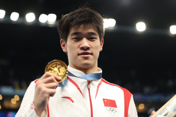 國家隊金牌泳手潘展樂呻遭外國對手無視！睡房床邊掛飾曬獎牌【HOY TV巴黎奧運・賽事精華】重溫 