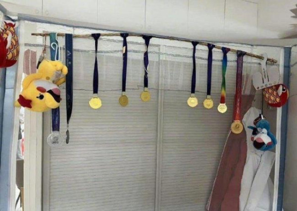 國家隊金牌泳手潘展樂呻遭外國對手無視！睡房床邊掛飾曬獎牌【HOY TV巴黎奧運・賽事精華】重溫 