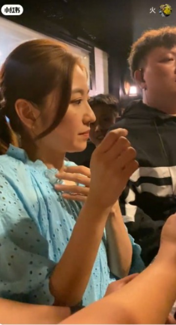 陳庭欣罕晒火辣泳衣相玩透視！洶湧胸形畢露震撼網民眼球！ 