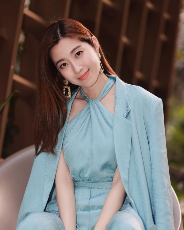 陳庭欣罕晒火辣泳衣相玩透視！洶湧胸形畢露震撼網民眼球！ 