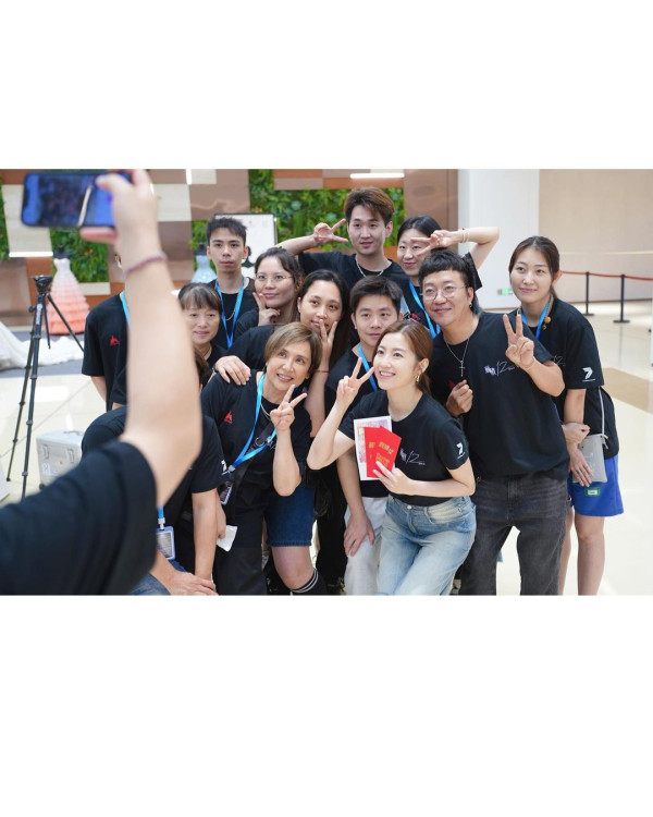 陳庭欣罕晒火辣泳衣相玩透視！洶湧胸形畢露震撼網民眼球！ 