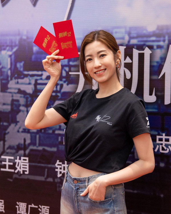 陳庭欣罕晒火辣泳衣相玩透視！洶湧胸形畢露震撼網民眼球！ 