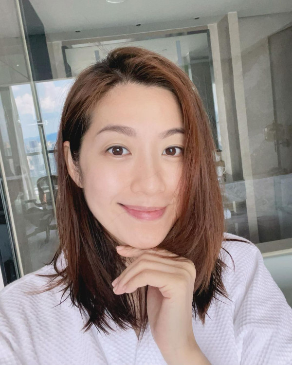 陳庭欣罕晒火辣泳衣相玩透視！洶湧胸形畢露震撼網民眼球！ 