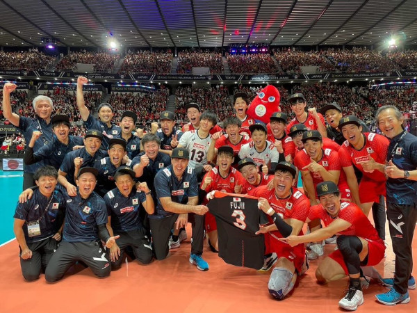 日本男排名將去年不幸逝世  團隊帶隊友遺願參戰奧運現真人版《排球少年》超熱血！ 