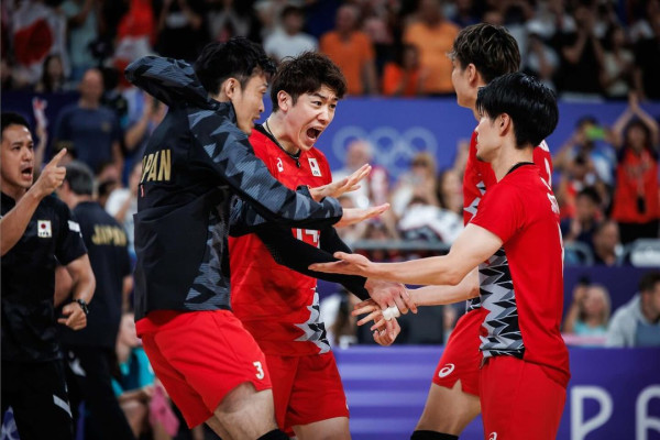 日本男排名將去年不幸逝世  團隊帶隊友遺願參戰奧運現真人版《排球少年》超熱血！ 