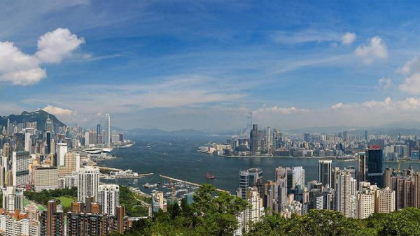 香港私樓成交價全告下跌，回落至17年新低。圖片來源：HKET