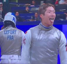 余文樂老婆王棠云被指搭飛機扮傻搶位 IG發文道歉 澄清顧囡心切並非有意 