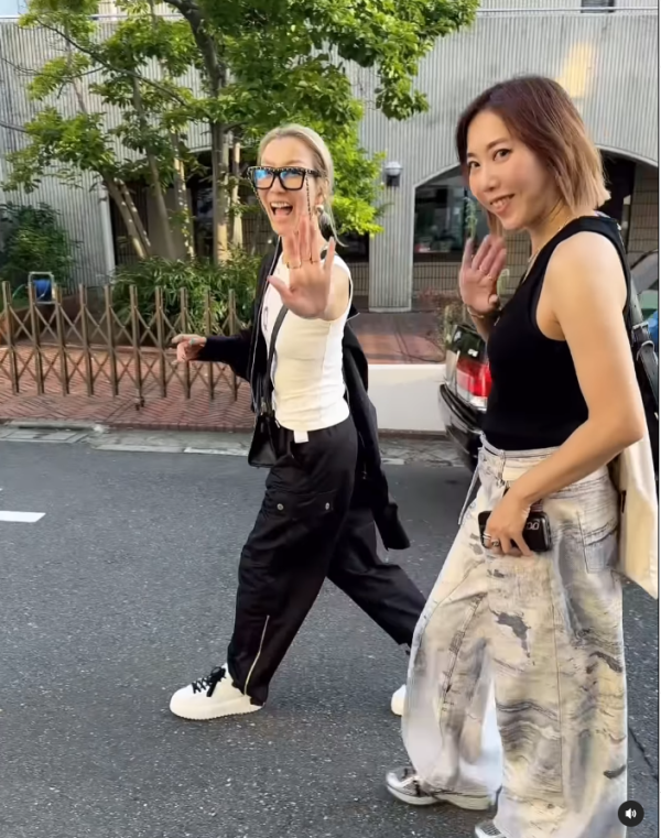 鄭秀文、許志安甜蜜遊東京被巧遇！完成個唱胃口大開 IG變「食播」 