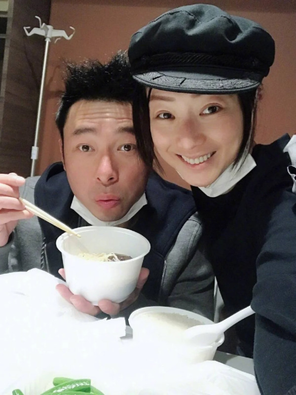 鄭秀文、許志安甜蜜遊東京被巧遇！完成個唱胃口大開 IG變「食播」 