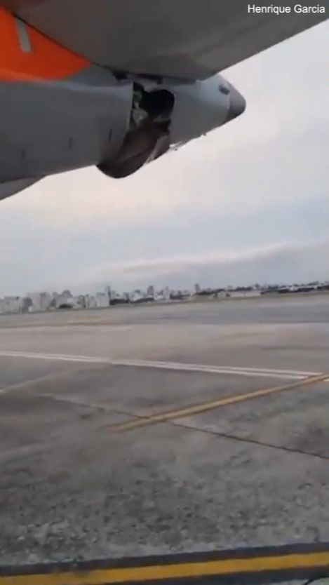 巴西機場飛機碰撞釀恐怖意外！機尾嚴重破洞 內部一覽無遺 