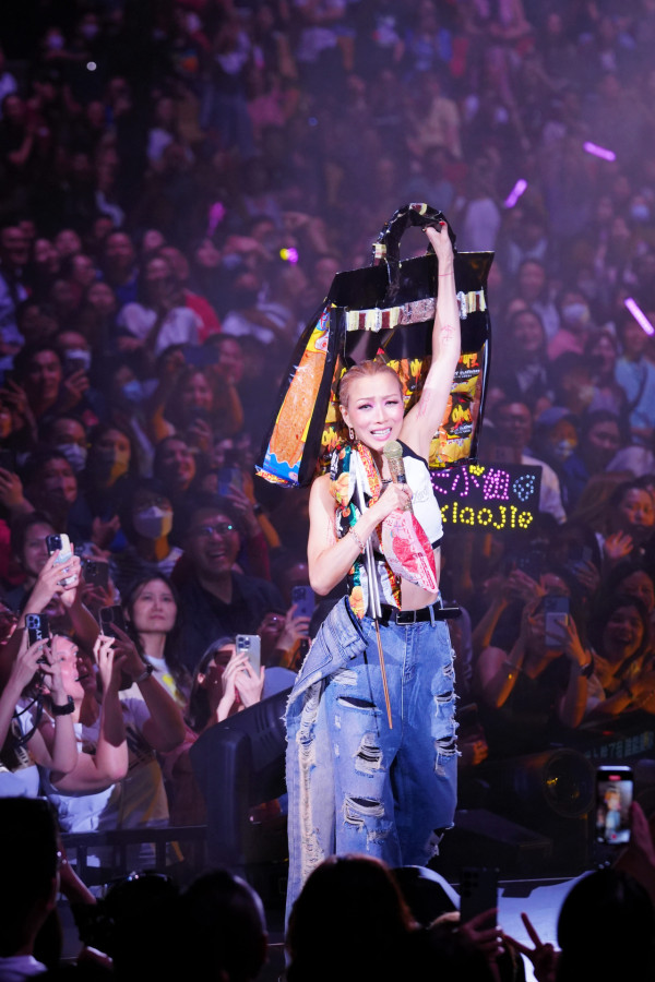 鄭秀文、許志安甜蜜遊東京被巧遇！完成個唱胃口大開 IG變「食播」 