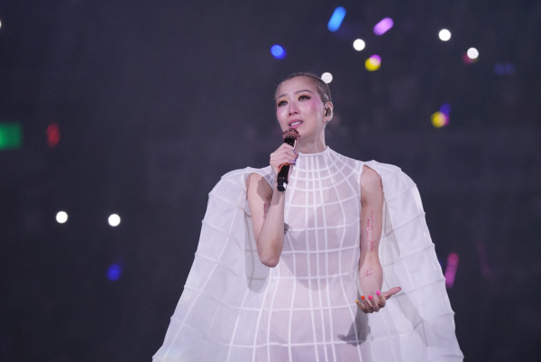 鄭秀文、許志安甜蜜遊東京被巧遇！完成個唱胃口大開 IG變「食播」 