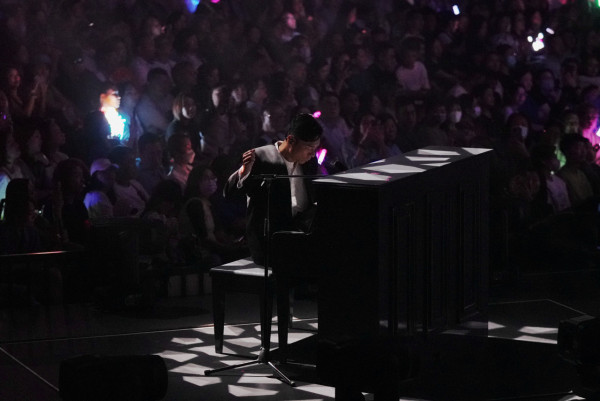 鄭秀文、許志安甜蜜遊東京被巧遇！完成個唱胃口大開 IG變「食播」 