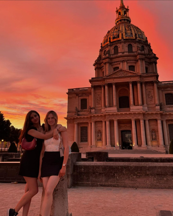 張家朗孖法籍女友蜜遊沖繩 曬石垣島打卡合照罕有放閃 