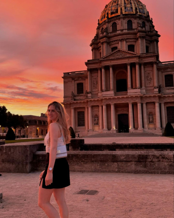 張家朗孖法籍女友蜜遊沖繩 曬石垣島打卡合照罕有放閃 