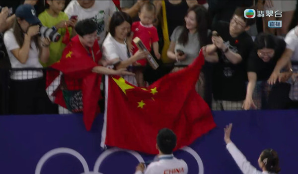 巴黎奧運丨黃雅瓊順利奪得羽毛球混雙金牌 獲男友劉雨辰驚喜當眾下跪求婚