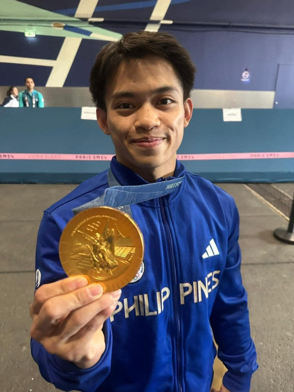 巴黎奧運｜奪菲律賓史上男子首金 獲送樓+百萬獎金+終身優惠 選手緊握獎牌：這個才最重要