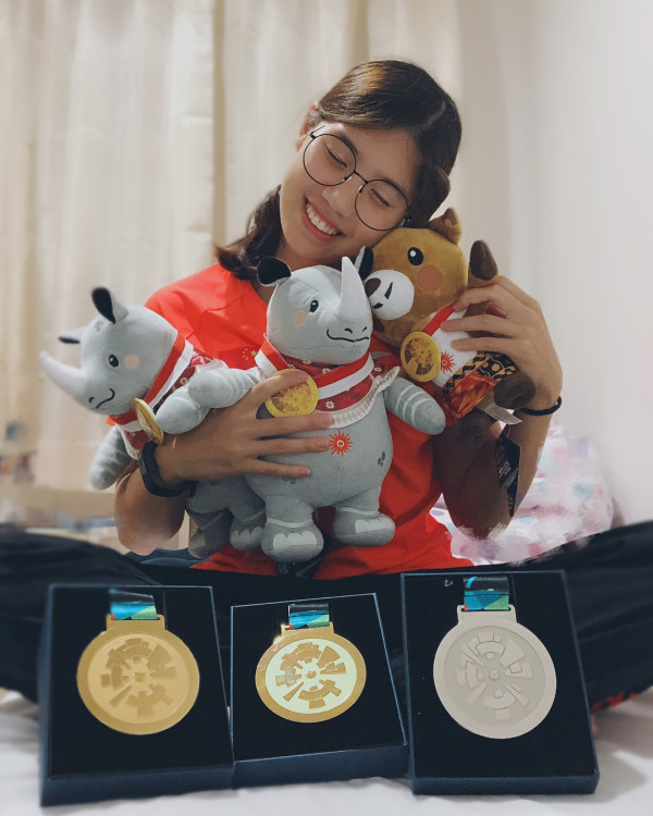 巴黎奧運｜「中國蝶后」張雨霏一人包辦6獎！傳獲霍啟山力追 有望繼郭晶晶後另一霍家金牌媳婦？ 