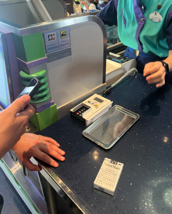 東京迪士尼驚見隱藏商品！「Elsa公主雪之呼吸」竟是這成人商品？ 