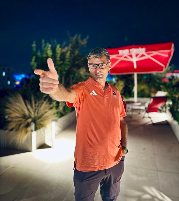 巴黎奧運｜爆紅土耳其射擊大叔女兒顏值曝光！五官精緻似模特兒 