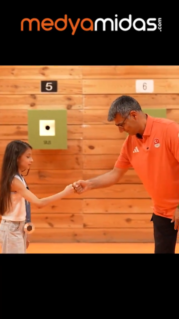 巴黎奧運｜爆紅土耳其射擊大叔女兒顏值曝光！五官精緻似模特兒 