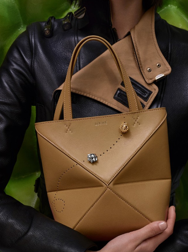 七夕情人節禮物推薦：Loewe Mini Puzzle Fold tote  HK$13,400
