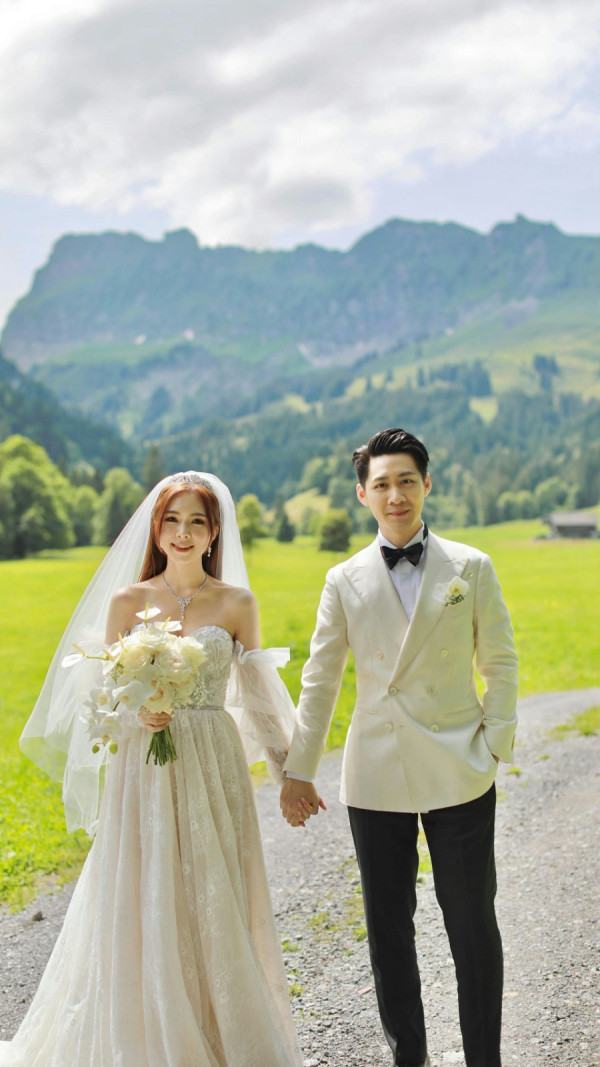 落選港姐瑞士舉行浪漫婚禮 露膊婚紗谷胸上陣 曬過百萬鑽戒