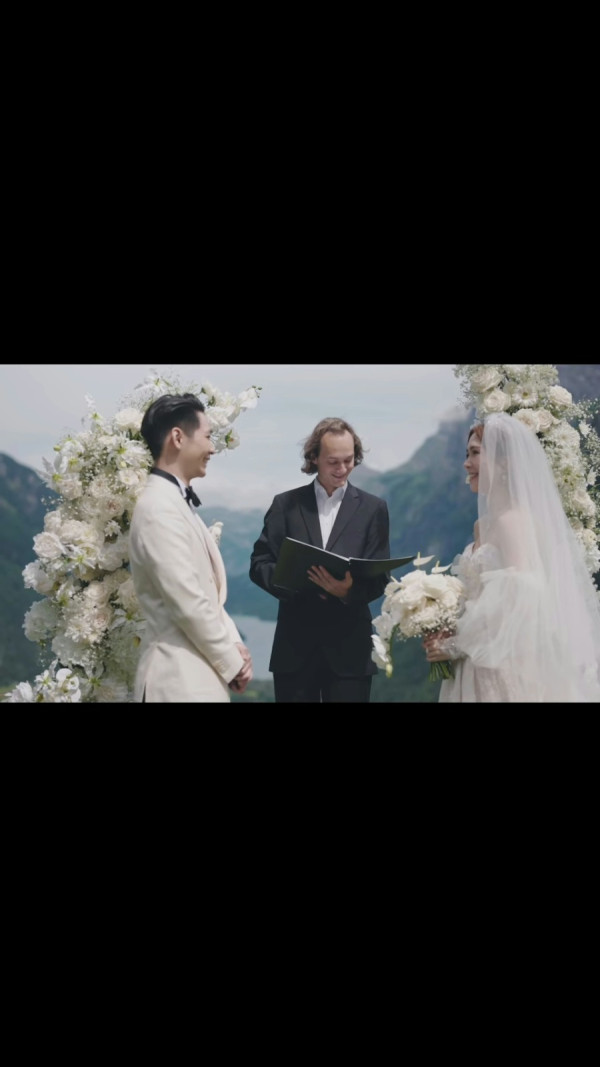 落選港姐瑞士舉行浪漫婚禮 露膊婚紗谷胸上陣 曬過百萬鑽戒