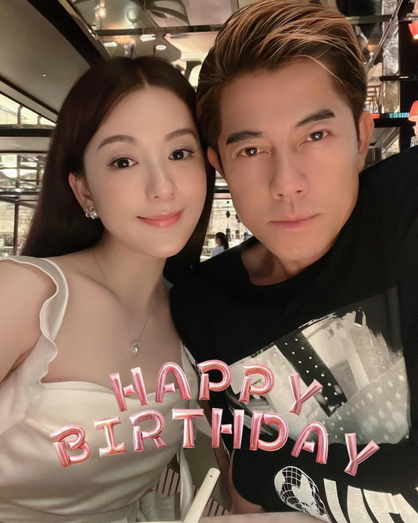 郭富城夫妻蜜遊英國街頭自拍 方媛發嗲功問5個字Aaron冧爆甜笑 