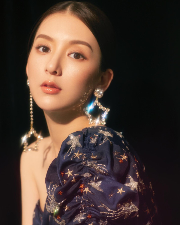 郭富城夫妻蜜遊英國街頭自拍 方媛發嗲功問5個字Aaron冧爆甜笑 