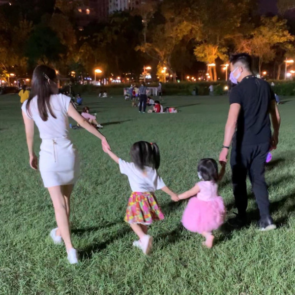 郭富城夫妻蜜遊英國街頭自拍 方媛發嗲功問5個字Aaron冧爆甜笑 