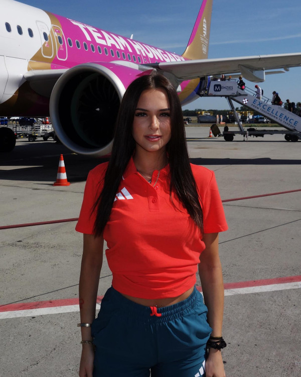 巴黎奧運｜21歲劍擊女將脫面罩一刻瘋傳！驚人美貌生活照曝光 