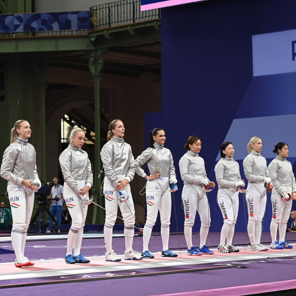 巴黎奧運｜21歲劍擊女將脫面罩一刻瘋傳！驚人美貌生活照曝光 