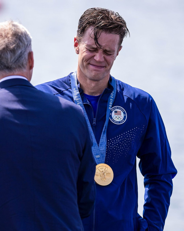 巴黎奧運｜26歲iBanker靠每日凌晨練習賽艇奪金 LinkedIn簡介：分析師兼奧運冠軍 